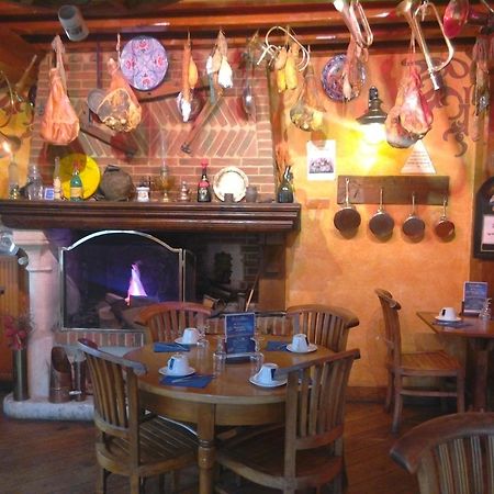 אטרטאט La Taverne Des Deux Augustins מראה חיצוני תמונה