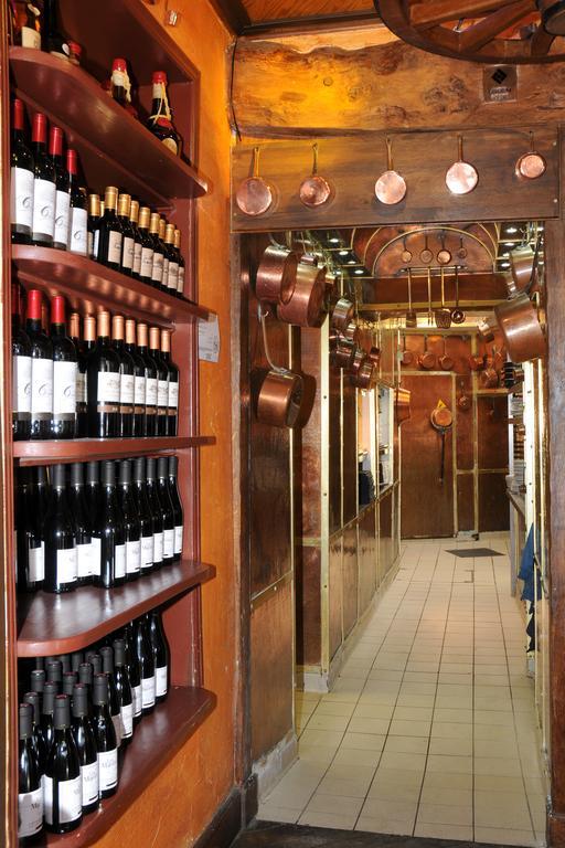 אטרטאט La Taverne Des Deux Augustins מראה חיצוני תמונה