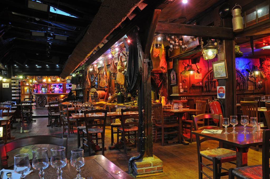 אטרטאט La Taverne Des Deux Augustins מראה חיצוני תמונה