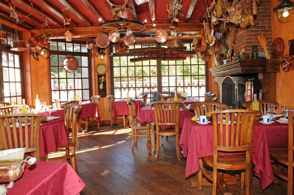 אטרטאט La Taverne Des Deux Augustins מראה חיצוני תמונה