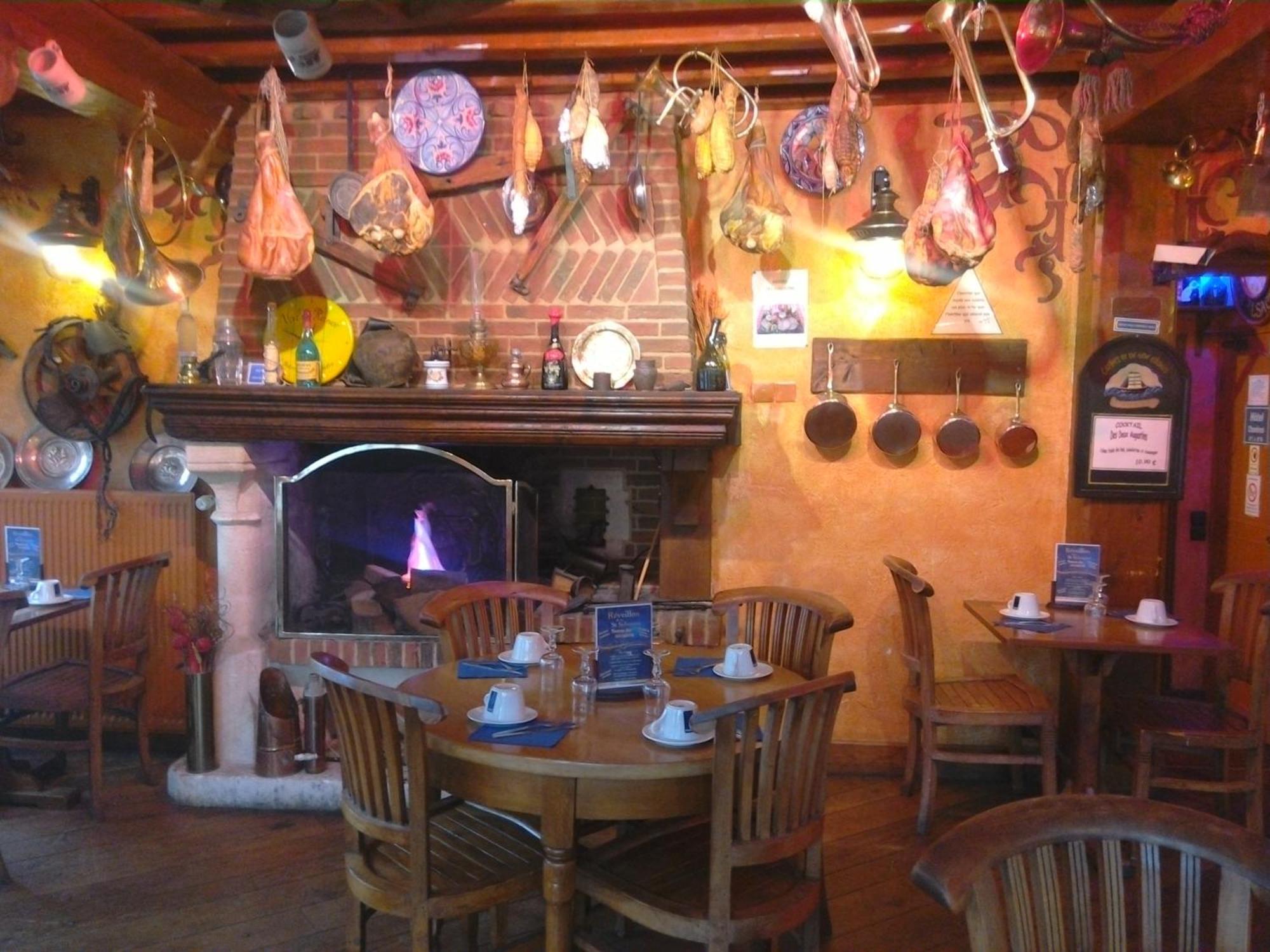 אטרטאט La Taverne Des Deux Augustins מראה חיצוני תמונה